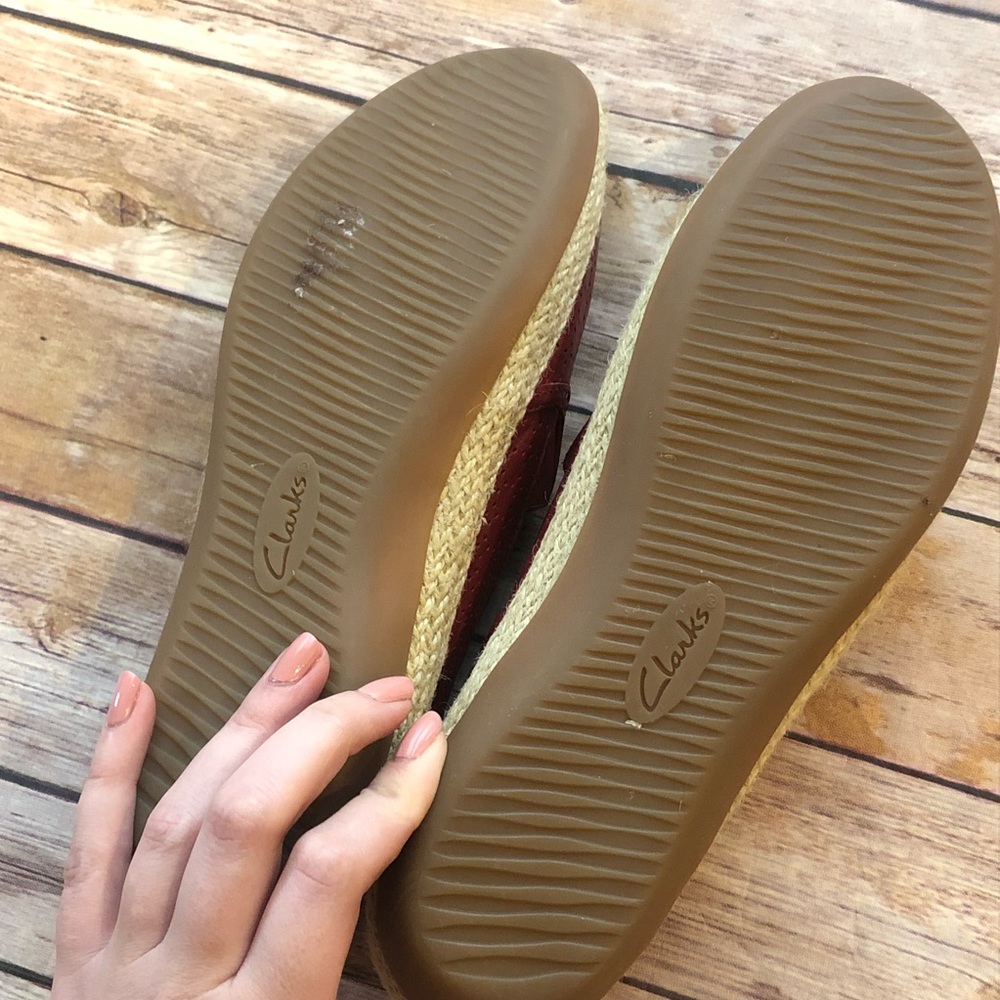 Clarks Red Cushion Shoes Size 9.5 - Picture 3 of 4